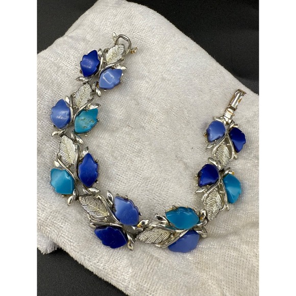Estate Jewelry - Vintage Silver Tone Bracelet Thermoset Blue Leaf 7.5"
